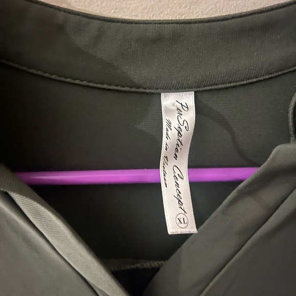 Green buttoned sleeve shirt - Picture 4 of 4